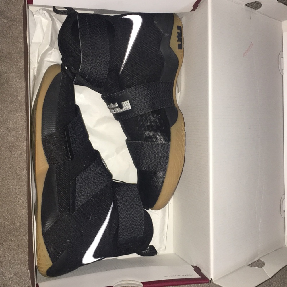 Brand new Lebron soldier 10 SFG basketball shoes